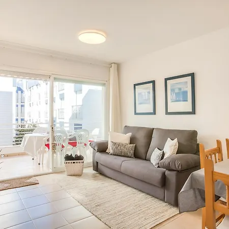Lets Holidays White With Terrace, Ac & Parking, Near *