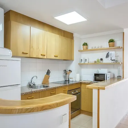 Apartment Lets Holidays White With Terrace, Ac & Parking, Near *