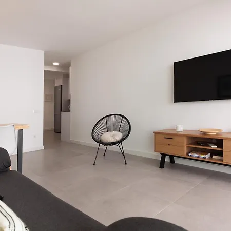 Lets Holidays White With Terrace, Ac, Parking, Near 아파트 *