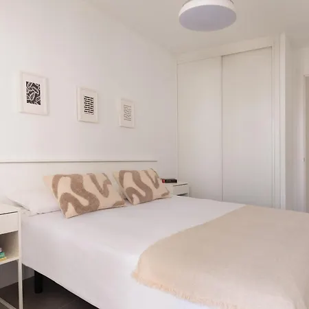 דירה Lets Holidays White With Terrace, Ac, Parking, Near טוסה דה מאר