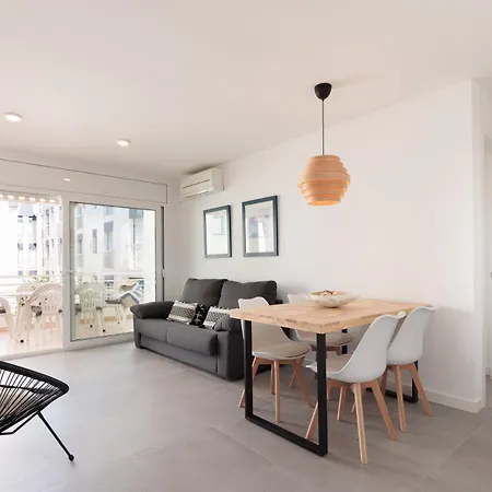 Apartment Lets Holidays White With Terrace, Ac, Parking, Near