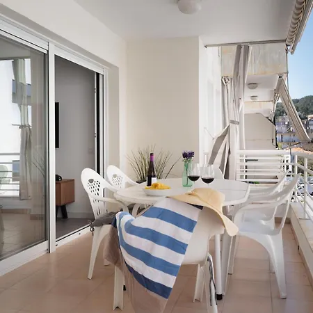 Lets Holidays White With Terrace, Ac, Parking, Near Apartment Tossa de Mar