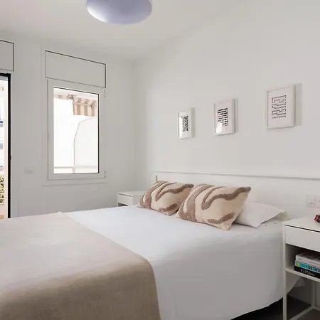 Lets Holidays White With Terrace, Ac, Parking, Near 아파트