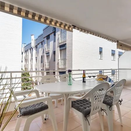 Lets Holidays White With Terrace, Ac, Parking, Near 또사데마르