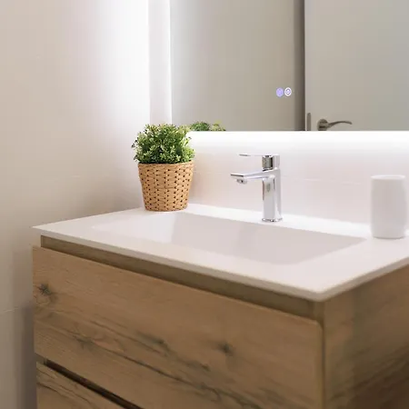 Lets Holidays White With Terrace, Ac, Parking, Near דירה *