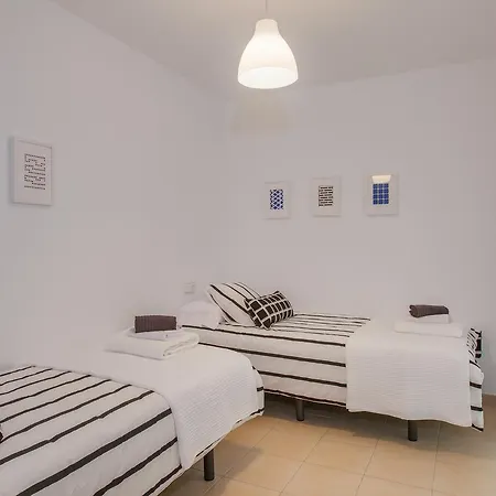 Daire Lets Holidays White With Terrace, Ac & Parking, Near *