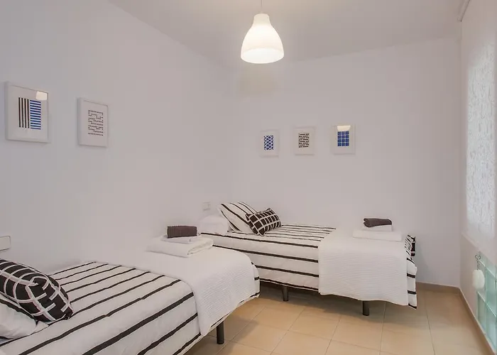 Apartment Lets Holidays White With Terrace, Ac & Parking, Near *