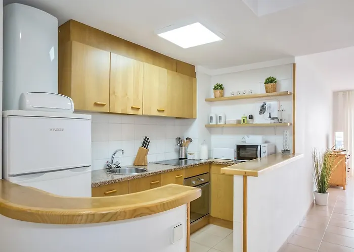 Apartment Lets Holidays White With Terrace, Ac & Parking, Near *