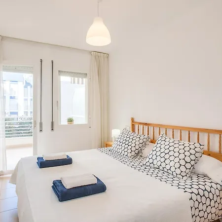 Lets Holidays White With Terrace, Ac & Parking, Near דירה